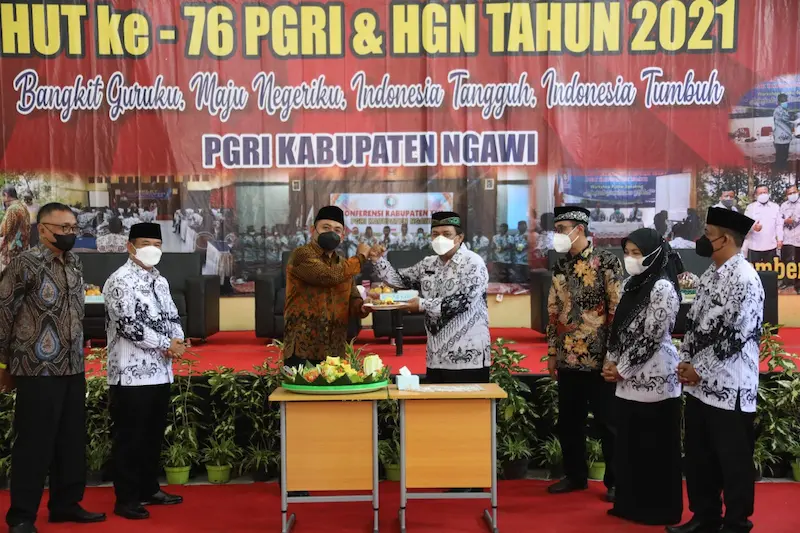 Hadiri Peringatan Hari Guru Nasional, Bupati Ngawi Ingin SDM Guru Ditingkatkan