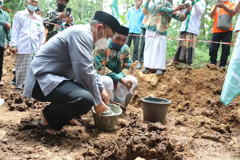 Peletakan Batu Pertama Gedung Bersama MWC NU Ngrambe, Bupati Ngawi Minta Masyarakat Tetap Disiplin Prokes