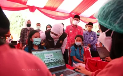 Gubenur Jatim, Tinjau Vaksinasi Anak Usia 6 – 11 Tahun, Minta Lakukan Percepatan