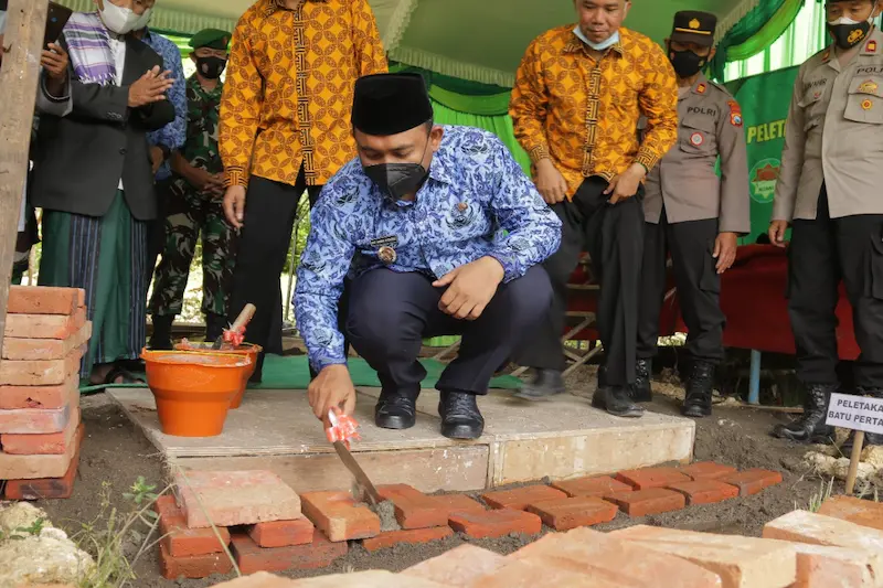 Peletakan Batu Pertama Pembangunan PA. Al Munawwarah, Bupati Ngawi Harapkan Bisa Tampung Anak Yatim Lebih Banyak