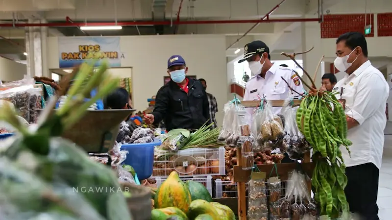 Wabup Ngawi Tinjau PBN, Cek Kenaikan Harga Sembako
