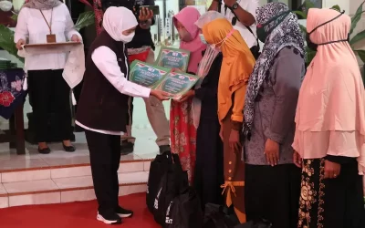 Salurkan Zakat Produktif, Gubernur Jatim Ajak Pelaku Usaha Tingkatkan Kualitas