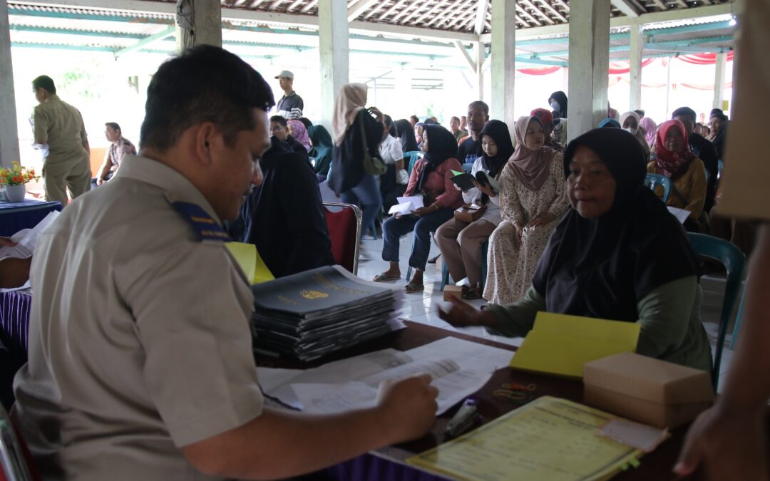 Tingkatkan Nilai Tambah dan Kemuidahan Permodalan, Pemkab Ngawi Gelar Penyerahan SHAT Bagi Pelaku UKM