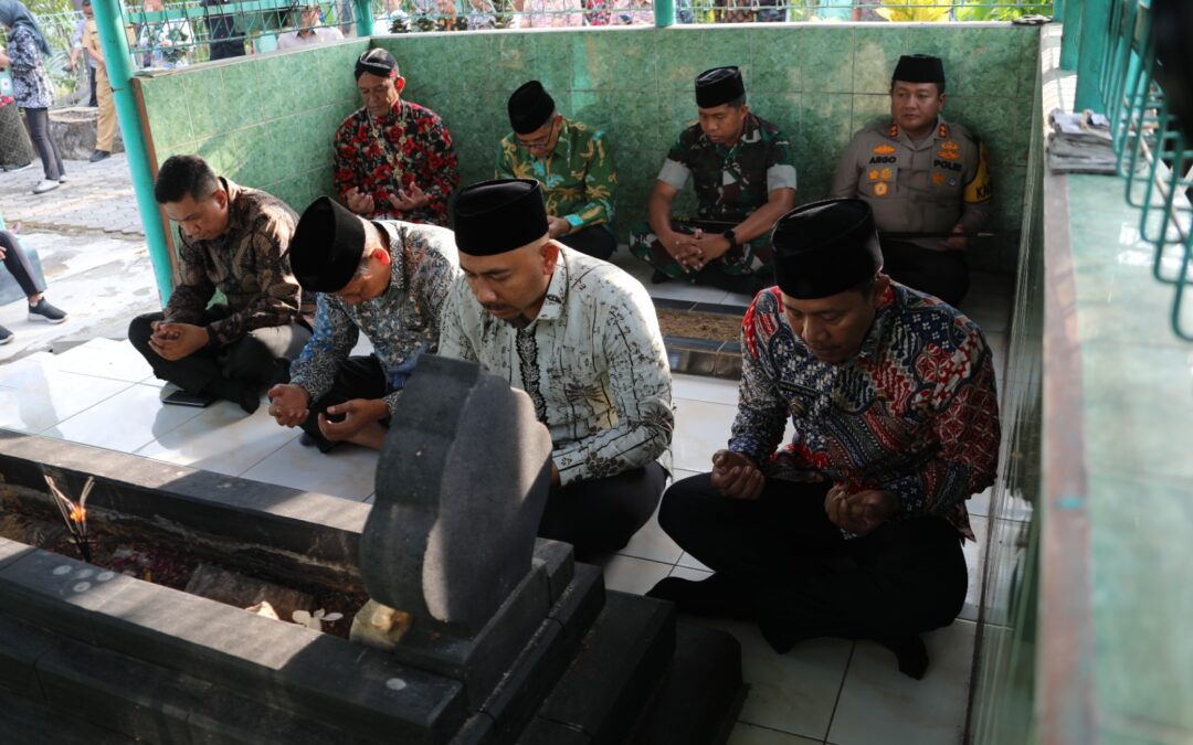 Jelang Hari Jadi Ngawi Ke 666, Bupati Ngawi Ziarah Makam Leluhur Ngawi