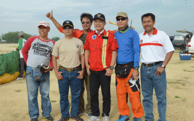 Puluhan Paramotor Hiasi Langit Kota Kripik